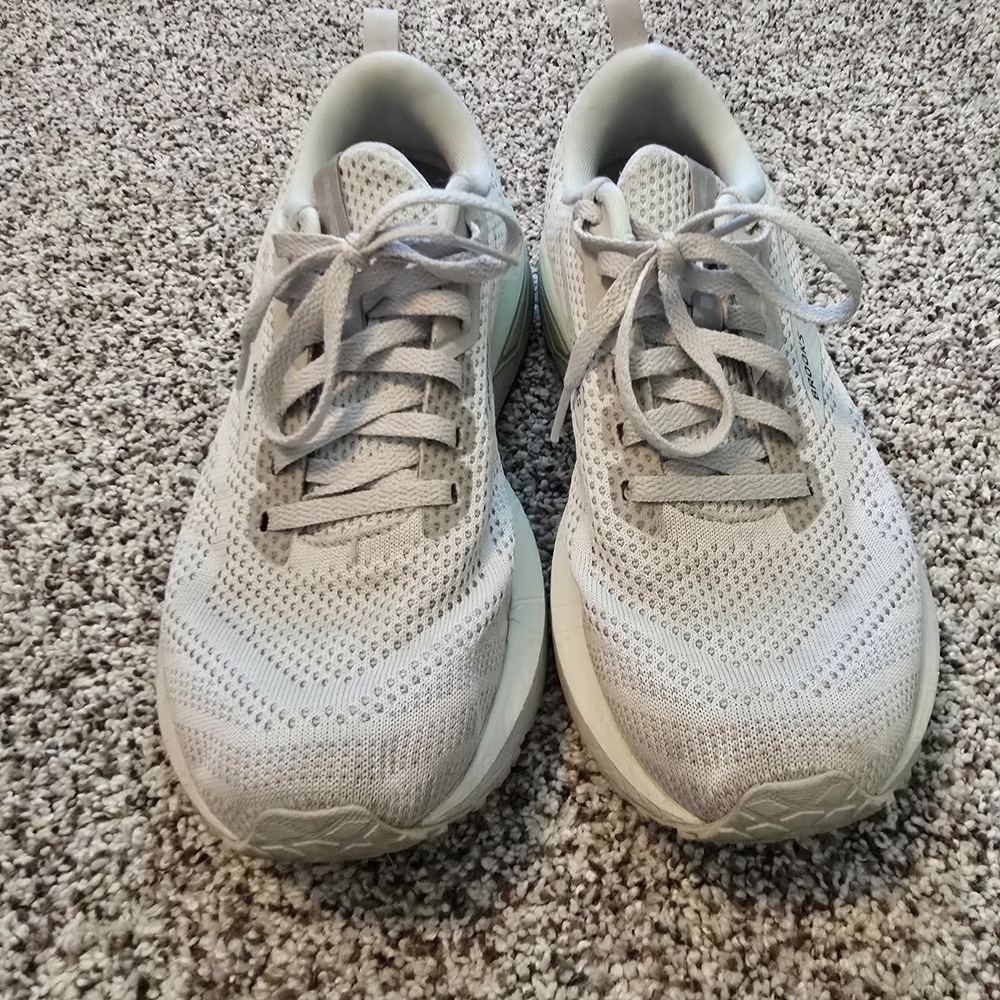 Brooks Women's Athletic Shoes - Light Gray
